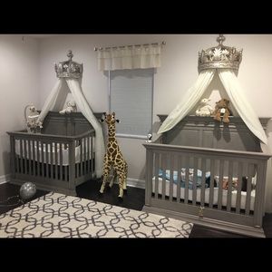 Two canopy bed crown